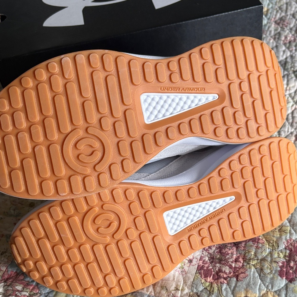 Under Armour women’s UA Edge Suede - Picture 9 of 11